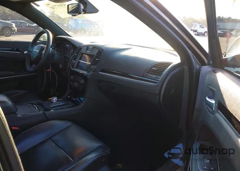 2022 Chrysler 300 S z USA, uszkodzony, nr VIN 2C3CCABG3NH232748